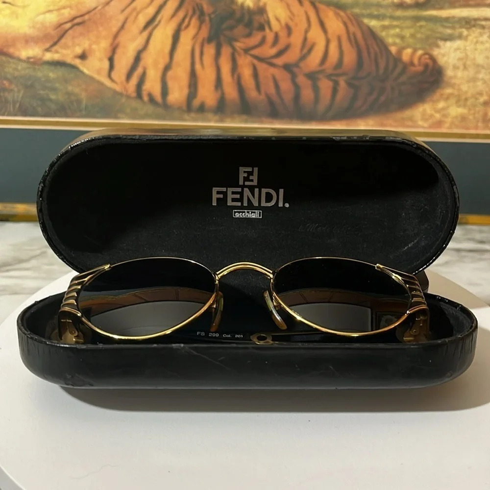 FENDI VINTAGE RARE GOLD SUNGLASSES. UNISEX. THESE ARE IN REALLY GOOD CONDITION. - Picture 12 of 17